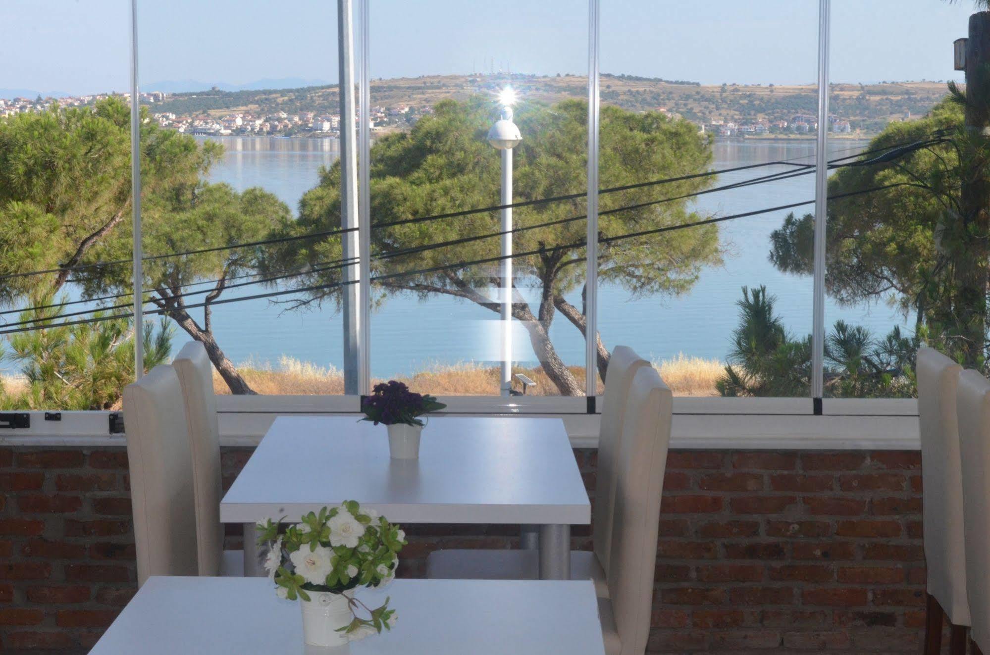 Lacivert Hotel Ayvalik Exterior photo