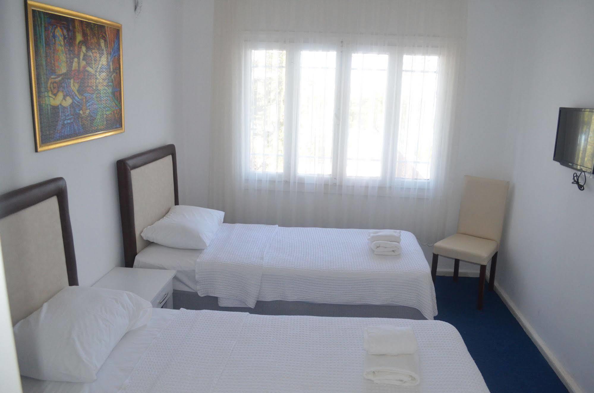 Lacivert Hotel Ayvalik Exterior photo