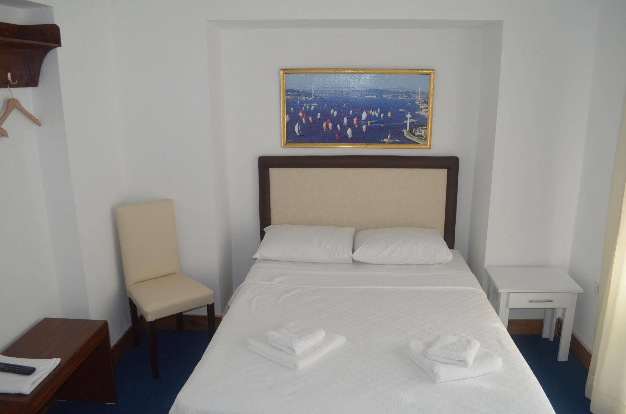 Lacivert Hotel Ayvalik Exterior photo