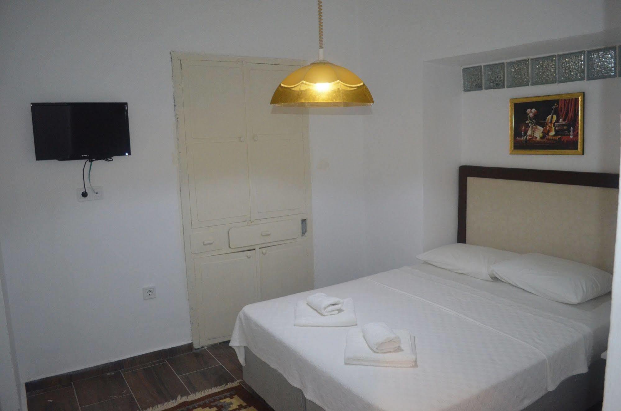 Lacivert Hotel Ayvalik Exterior photo