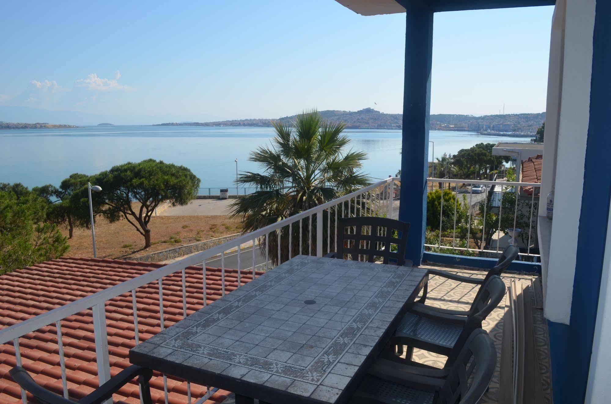 Lacivert Hotel Ayvalik Exterior photo