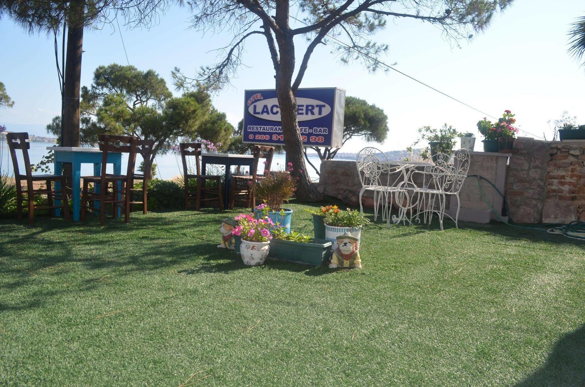 Lacivert Hotel Ayvalik Exterior photo
