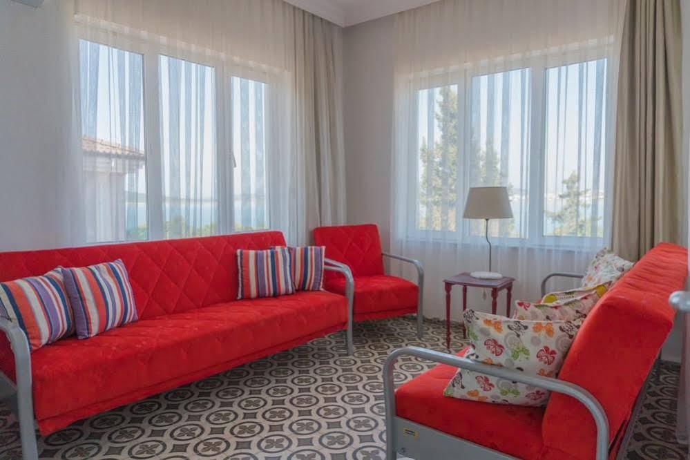 Lacivert Hotel Ayvalik Exterior photo