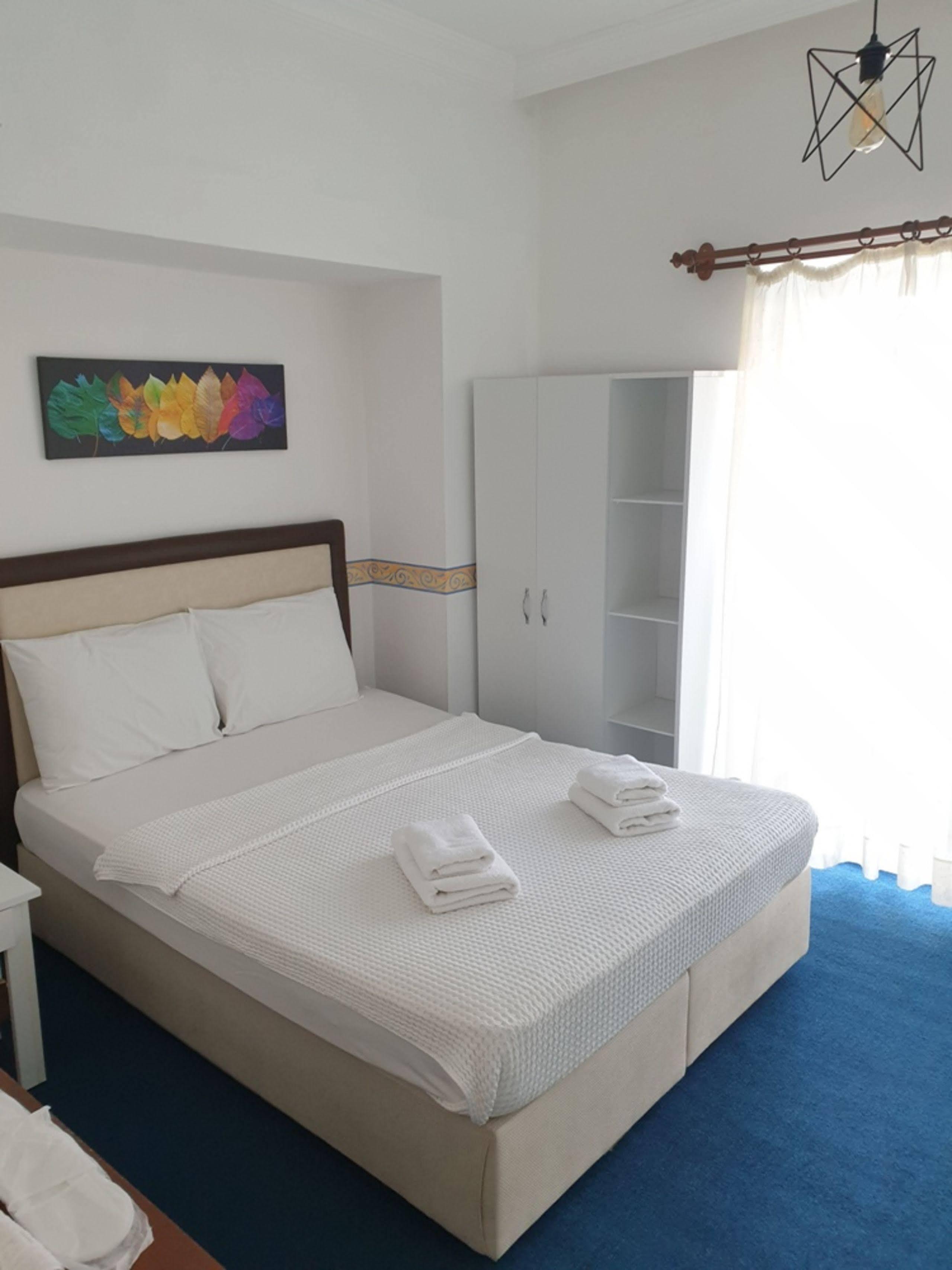 Lacivert Hotel Ayvalik Exterior photo