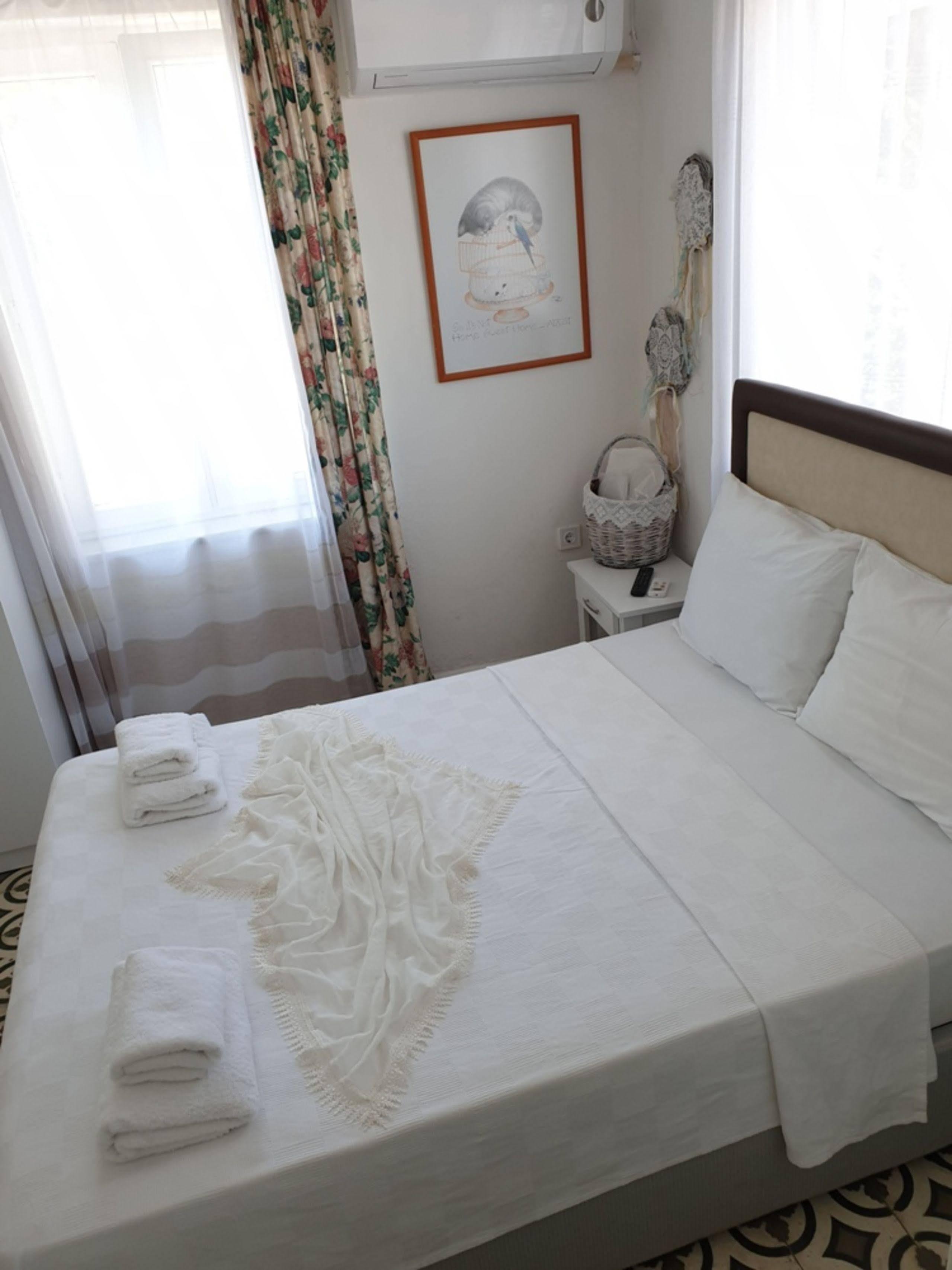 Lacivert Hotel Ayvalik Exterior photo