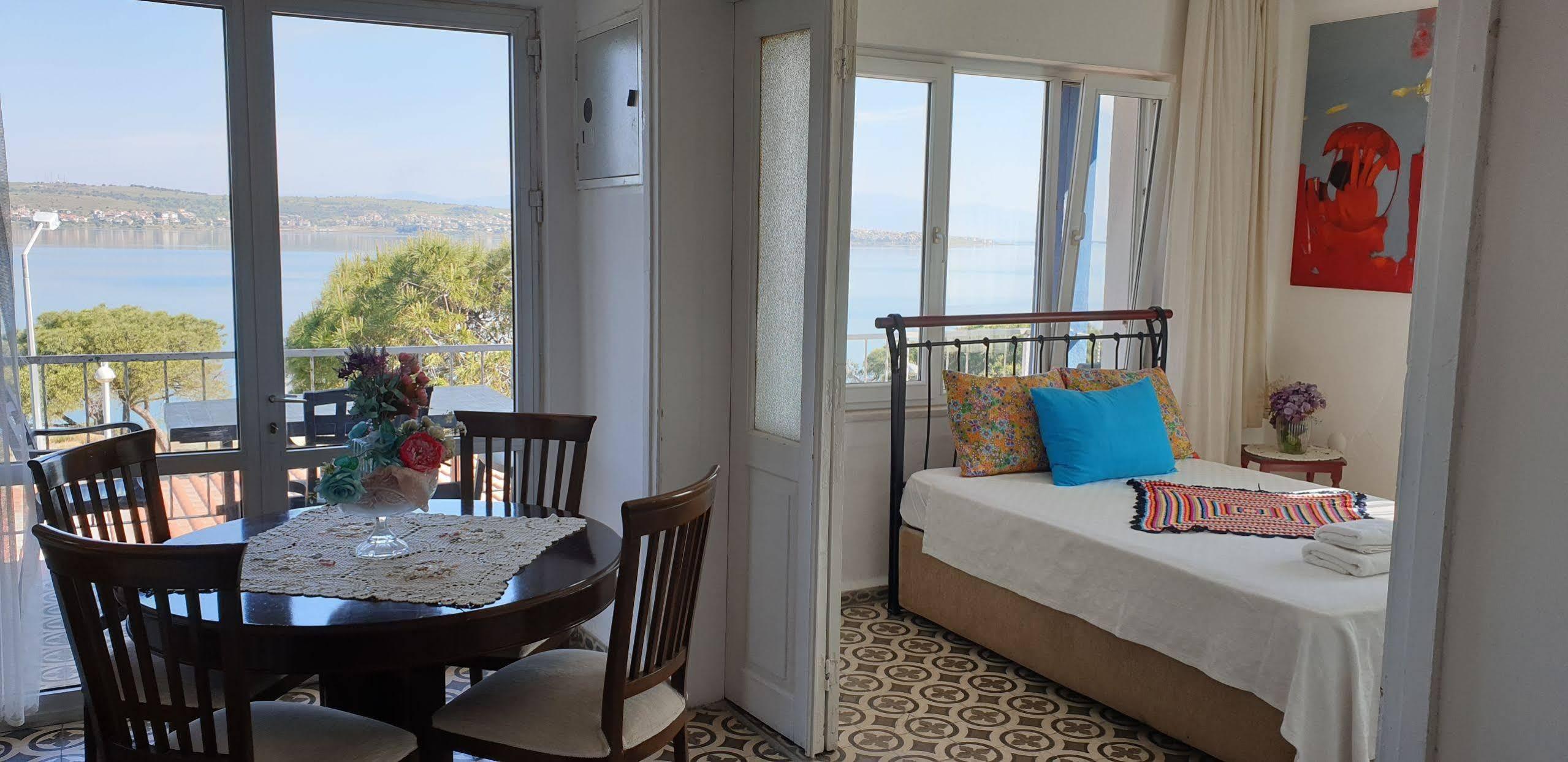 Lacivert Hotel Ayvalik Exterior photo